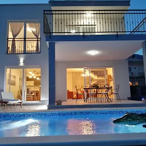 villa-fidelissima.hotels-in-trogir.com/